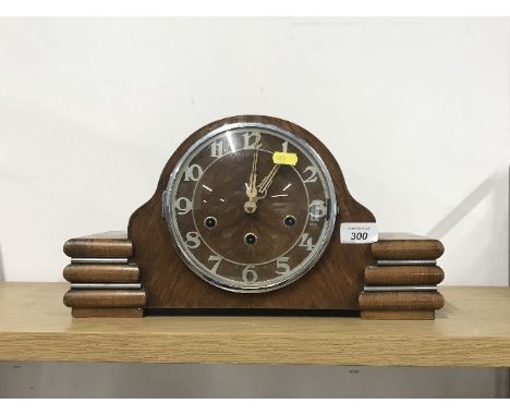 MANTLE CLOCK WITH KEY AND PENDULUM