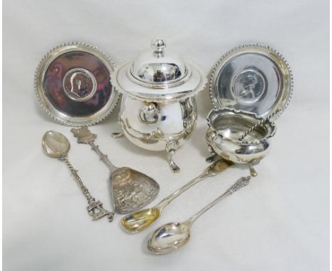 Assorted small silver items, comprised of a lidded pot, two silver coin dishes, a salt, a salt spoon with Indian coin bowl, a
