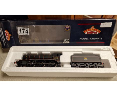 Bachmann 61932 BR Lined Early Emblem Loco Train 32-276 Railway Model