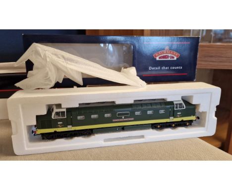 Bachmann Class 55 Deltic 32-525 Queens Own Highlander BR Green D9004 Railway Train Model Toy