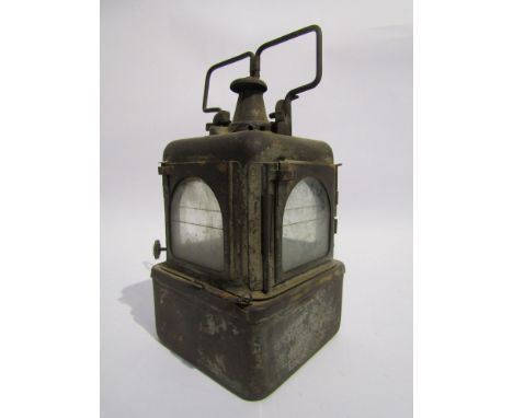 A signal lamp interior with ceramic burner
