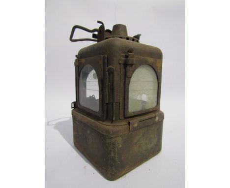 A signal lamp interior with reservoir, no burner