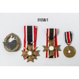 Konv. Zerstörer-Kriegsabzeichen, Zinkausf., Hersteller "JSF", Nadel abgebrochen, liegt ...