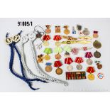 sehr umfangreiches Konvolut DDR, Orden, Ehrenzeichen, Bandspangen, Schützenschnüre, ...