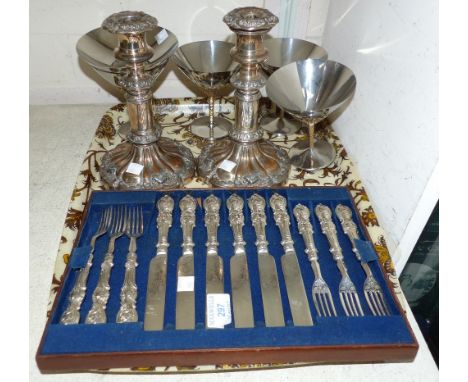 Four Viner's stainless steel cocktail glasses/desert dishes designed by Stuart Devlin; 6 dessert knives and forks, boxed; a p