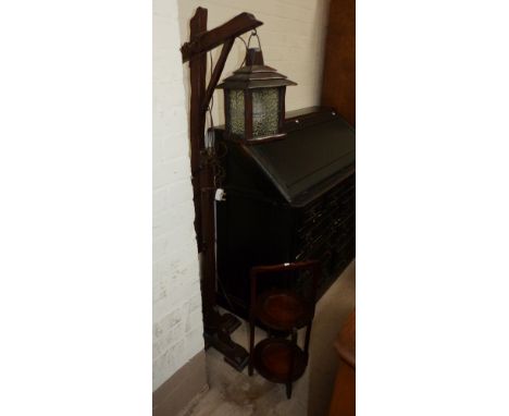 A gallows standard lamp; a 2 height cake stand