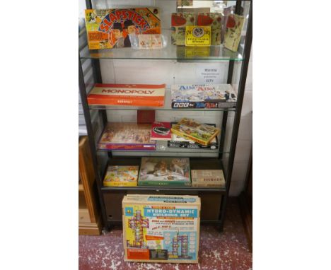 Collection of vintage games &amp; jigsaw puzzles