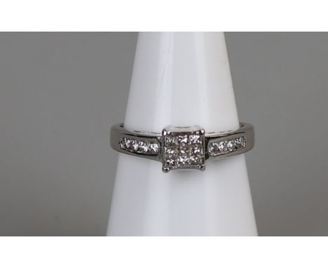 18ct white gold diamond set ring, size K½