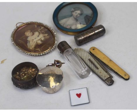 A small collection of miscellaneous items, to include a Victorian silver pocket scent bottle, fruit knife with folding silver