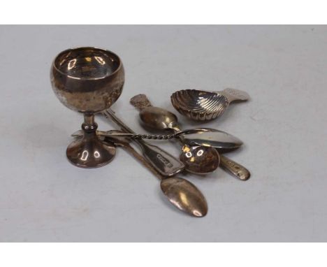 A small collection of miscellaneous silver items, to include a modern silver caddy spoon of shell shape with initialled termi
