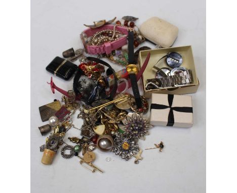 A small collection of miscellaneous items, to include a lady's fashion watch, a digital leather clad purse watch, tie-clip et