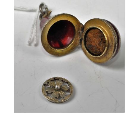 A circa 1920s guilloche enamel pendant vinaigrette, of pear shape with a centre hinge and gilt-washed interior, 26mm Conditio