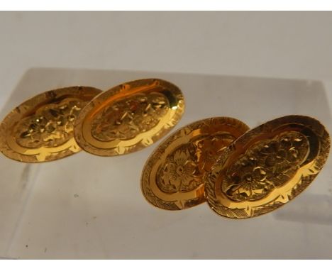 A pair of early 20th Century 9ct yellow gold chain cufflinks with engraved floral decoration