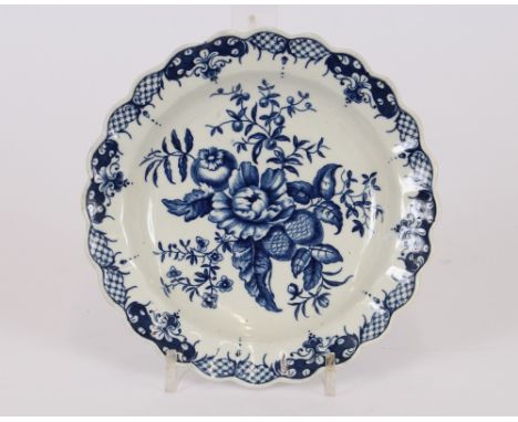 A Worcester shallow dish, having pine cone decoration within a scalloped border, 19.5cm dia.