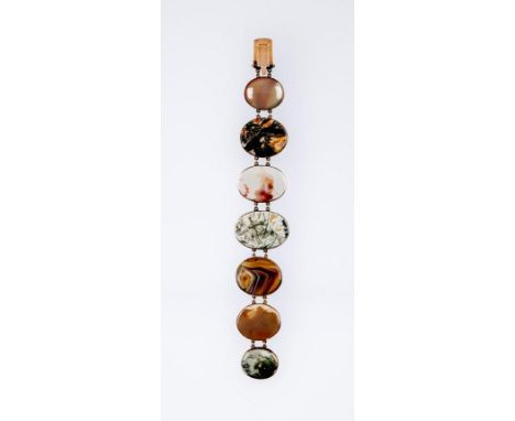 A VICTORIAN SCOTTISH AGATE BRACELET, the seven polished banded and moss agate stones collet set in an unmarked frame (Est. pl