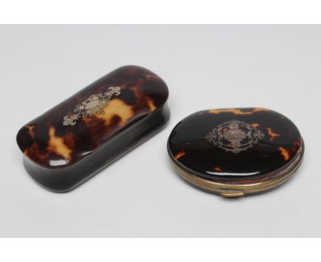 A VICTORIAN TORTOISESHELL OVAL PURSE, the upper section inlaid with a vacant panel, hinged and opening to reveal a sky blue w