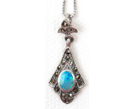 Kette und Anhänger mit Opal (rec.), Markasiten, 925er Silber, Maße mit Öse ca. 3,1 x 1,3 cm, Kettenlänge ca. 45,5 cm