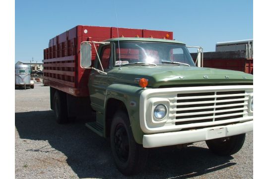 Lot 860 1969 Ford F600 Grain Truck W 16 Bed Hoist Nice