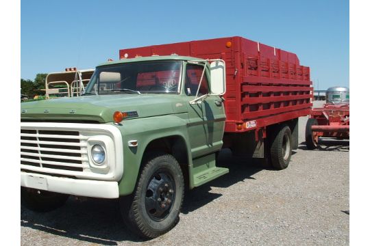 Lot 860 1969 Ford F600 Grain Truck W 16 Bed Hoist Nice