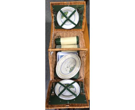 Octima cane picnic hamper, 45cm.
