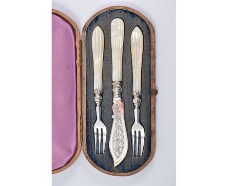 Victorian silver and mother of pearl fish set, by George Unite, Birmingham 1867, cased.