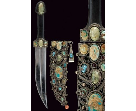 A Bebut style dagger dating: circa 1900 provenance: Indopersia Curved, double-edged blade, with central fuller; dark horn gri