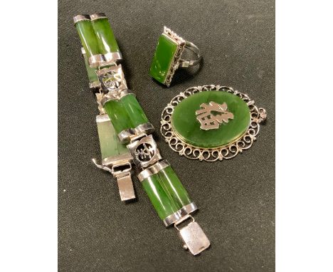 A modern Chinese Green stone possibly jade bracelet, pendant and ring suite, mottled tones, silver coloured metal mounts, sta