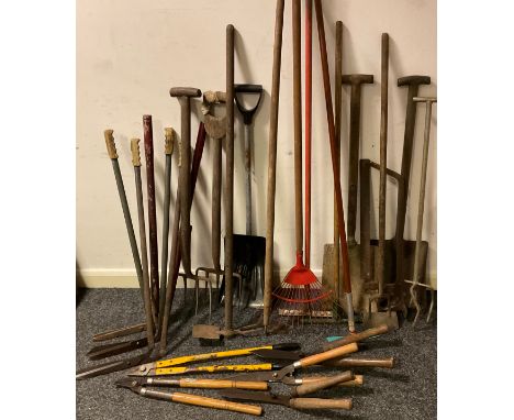 Gardening tools - garden shears, edging shears, shovels, forks, rakes, etc, qty. 