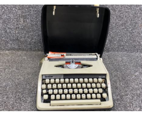 Vintage brother Deluxe800 typewriter with original carry case