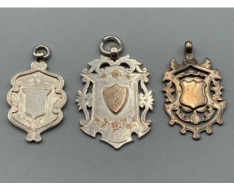 Three ornate silver shields 39.1g