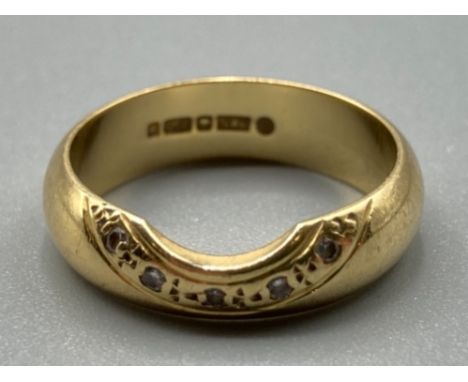Ladies 18ct yellow gold diamond cut out band size K 4.6g gross