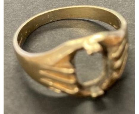 JEWELLERY 9ct gold ring , missing its stone 4.98g size W