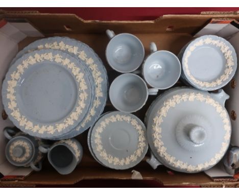 Wedgwood embossed Queens ware dinner and tea service (6 covers) 