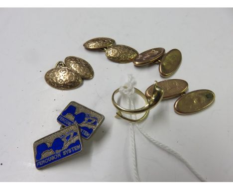 CUFF LINKS, 2 pairs 9ct gold cuff links, 7.5 grams, dolphin ring and 1 enamel cuff link