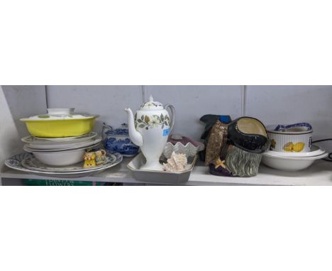 A quantity of 20th century tableware to include Royal Doulton Burgundy vegetable dishes, a vintage Poole casserole dish, Wedg