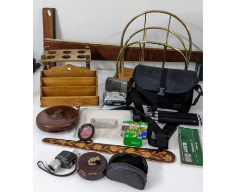 A mixed lot to include a Kodak Easy Shear CX6200, Fuji camera, Finnagans photo frame, marquetry page turner, and other items 