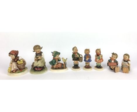   (Curiosa) Lot Hummel, Goebel  Lot met acht Hummeltjes. Goebel West Germany, circa 1980. Conditie: In goede staat. Afmetinge