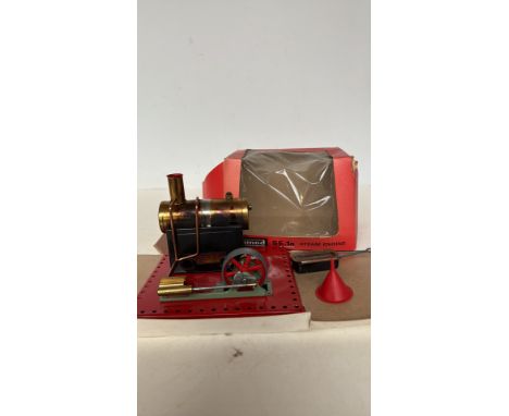 Mamod SE1a live steam engine, made in England. It features a brass boiler and a metal base. It comes with the original box an