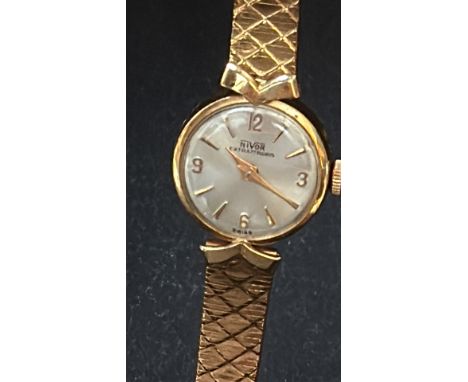 Vintage Nivor Ladies' Wristwatch, Swiss-made, gold-tone case and textured bracelet. Mid-century design with a minimalist dial