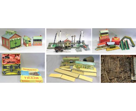 Hornby O Gauge No.21 Passenger Set (E box G) together with No.1C Engine Shed, three Signal Cabins (one boxed) Wayside station