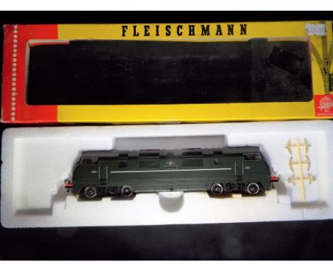 Fleischmann - a boxed HO gauge no.4246  British Railways Warship Class Diesel Locomotive 'Greyhound' Op.No.D821. Model appear