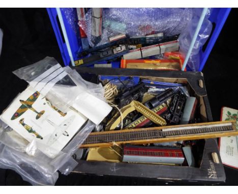 Hornby, Lima and others - A quantity of OO Gauge rolling stock and accessories. Lot also includes two unboxed Hornby Dublo ED