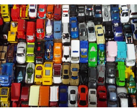 Maisto, Hot Wheels, Matchbox, Hot Wheels and others -  Approximately 90 unboxed diecast model vehicles in a variety of scales