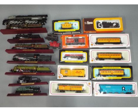 Lima, Bachmann, Rivarossi and others - A boxed Lima 3006 HO gauge Steam Locomotive with 9 boxed items of HO rolling stock and