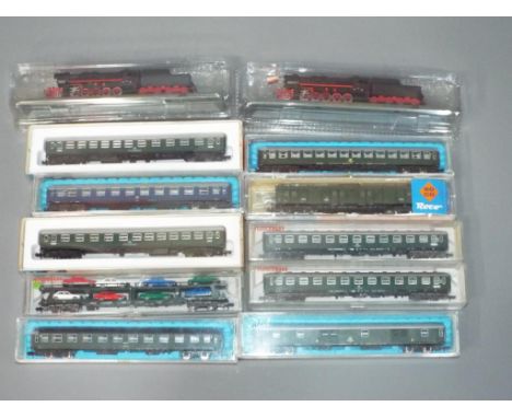 Fleischmann, Roco, Rivarossi &amp; other - Ten N gauge railway wagons and coaches in Very Good original boxes, lot also inclu