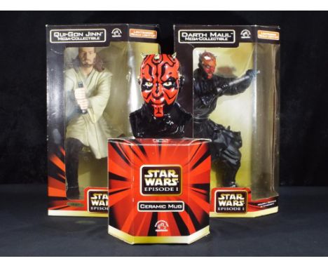 Star Wars - Darth Maul Qui-Gon Jinn with light up light sabers and a ceramic mug, all in original packaging, Est £30 - £50 [3