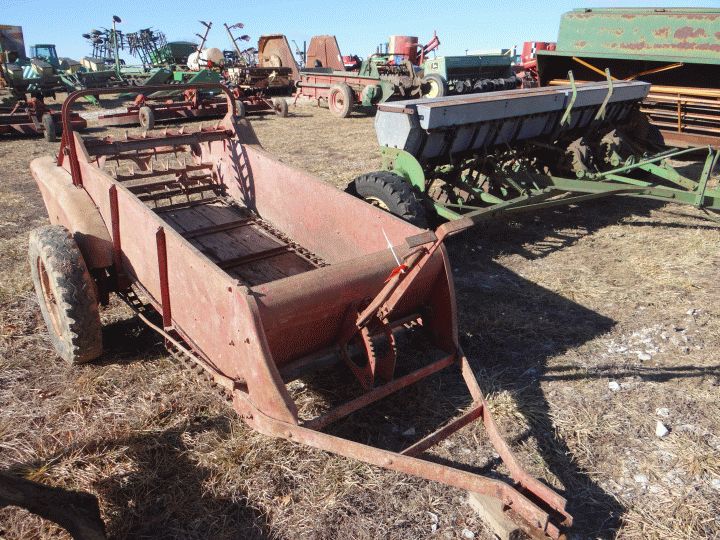 IH Manure Spreader Ground Driven