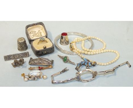 A string of graduated cultured pearls, a Continental 800 silver fleur-de-lys brooch, an engraved hinged bangle, (a/f) and oth