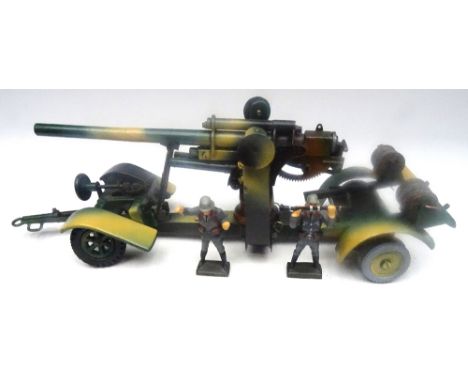 Reproduction Lineol 88mm Anti-Aircraft Gun 70mm scale, splinter camouoflage with road wheels and two reproduction Crew (Condi