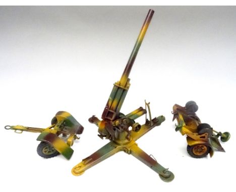 Lineol set 952 tinplate 88mm Anti-Aircraft Gun 70mm scale, splinter camouflage, with road wheels (Condition Very Good, some p